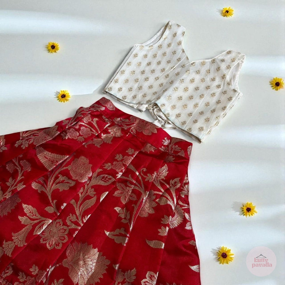 Classic Red and White Festive Set