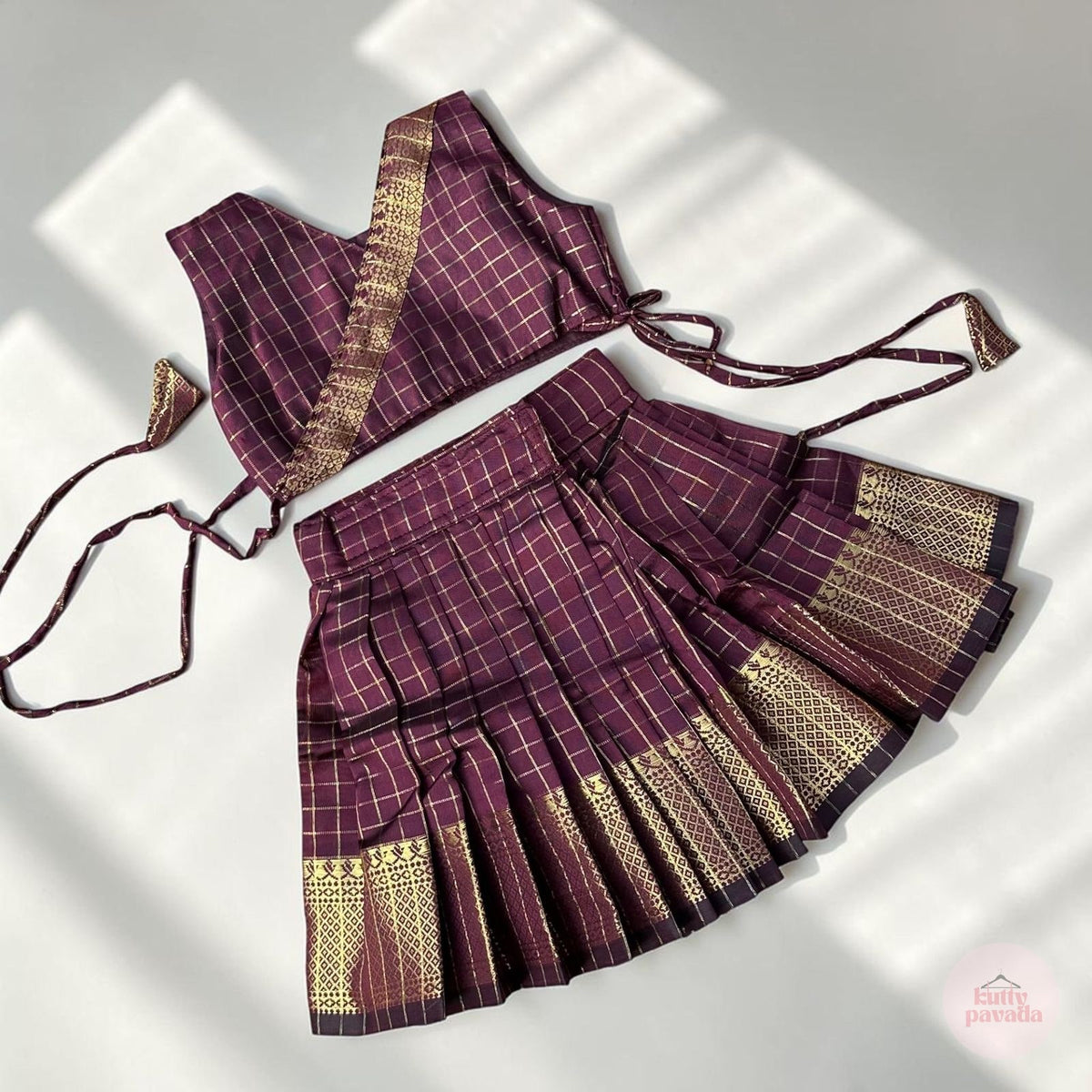 Plum & Gold Checked Newborn Noolukettu Set