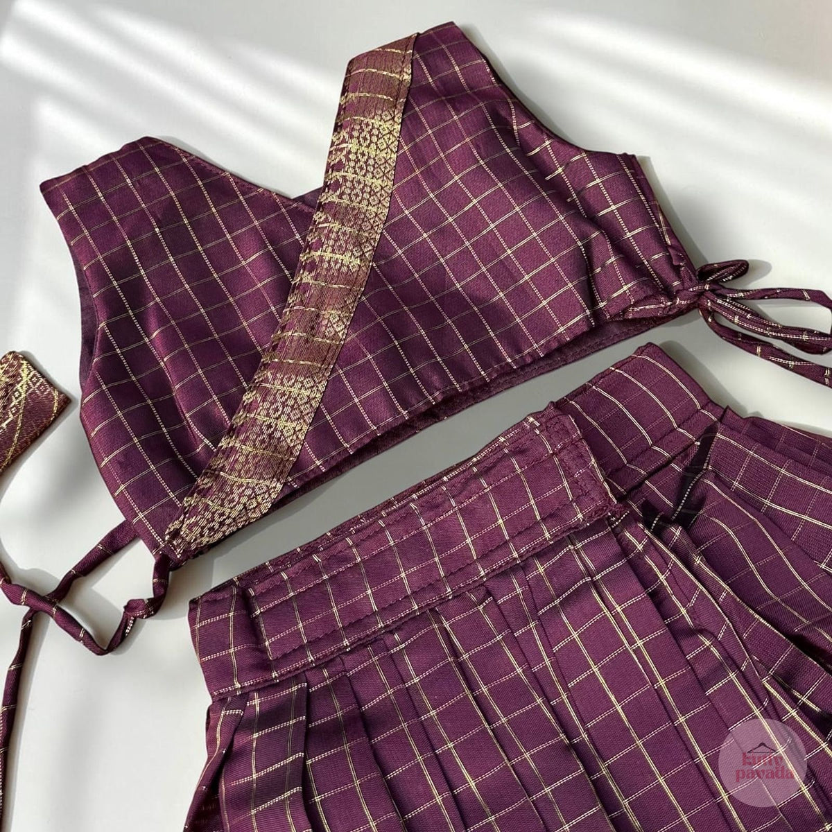 Plum & Gold Checked Newborn Noolukettu Set