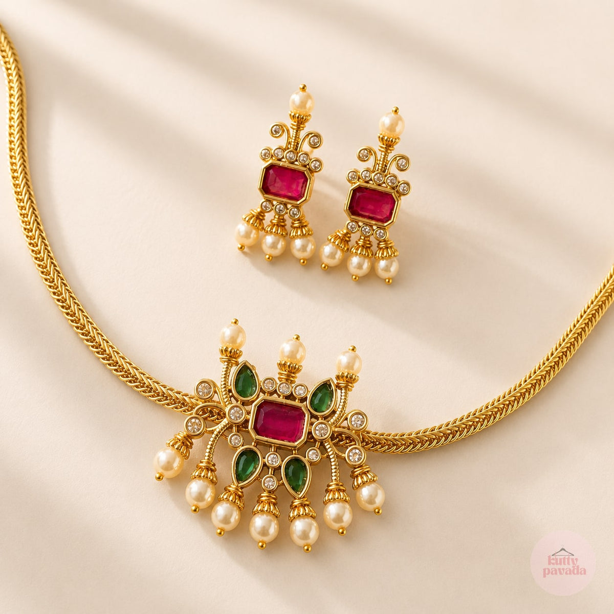 Single Pendant Gold Tone Necklace Set