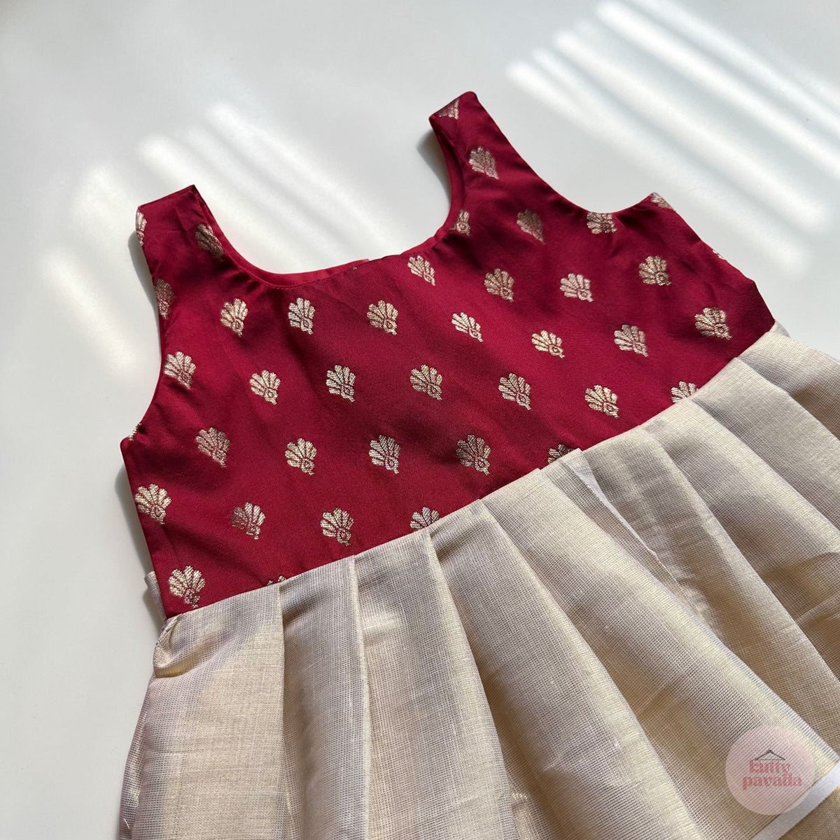 Temple Maroon Kasavu Noolukettu Set